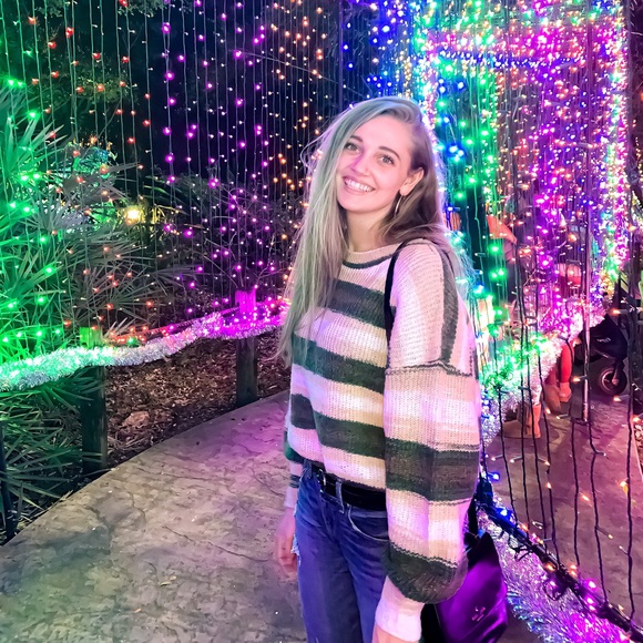 Meet your Posher, Haley - Picture 4 of 4